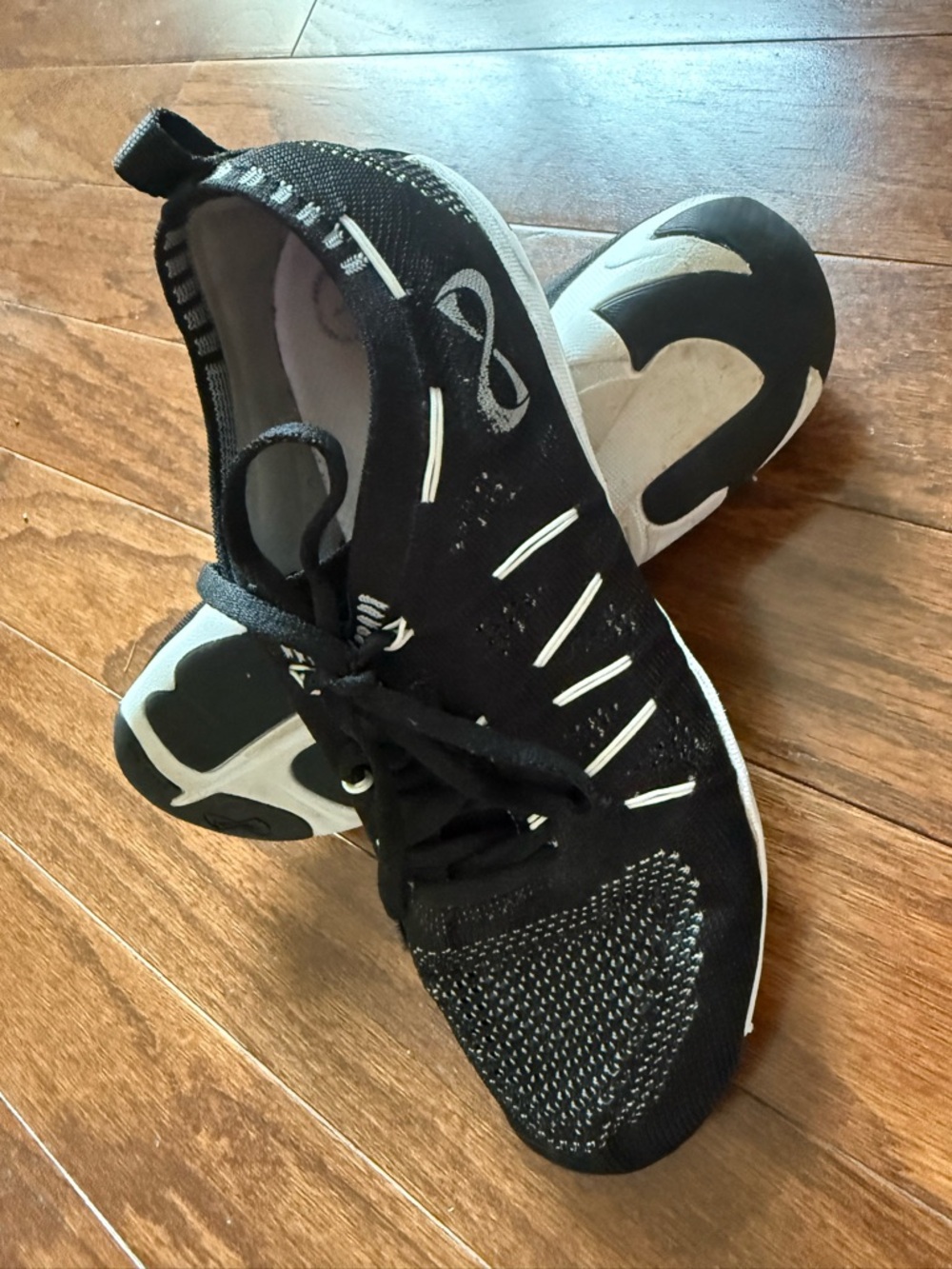 NFINITY Black and White Knit Flyte Cheer Shoes size 8